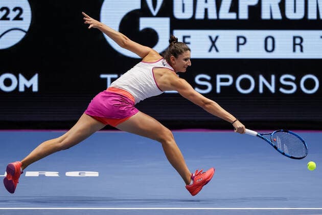 St. Petersburg Ladies Trophy 2022 - Day Four Irina-Camelia Begu of Romania returns the ball to Petra Kvitova of Czech Republic during the women s singles Round of 16 match of the WTA, Tennis Damen 500 St. Petersburg Ladies Trophy 2022 International Tennis Tournament on February 10, 2022 at the Sibur Arena in Saint Petersburg, Russia. Saint Petersburg Russia  Copyright: xMikexKireevx originalFilename:kireev-stpeters220210_np5wl.jpg