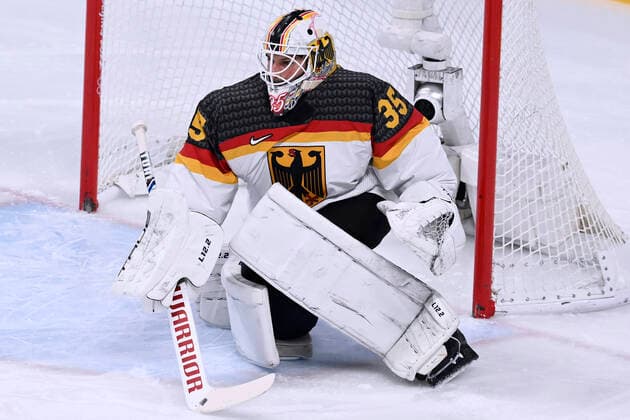 NIEDERBERGER Mathias Torwart Team GER Eishockey Spiel Vorrunde Kanada - Deutschland am Donnerstag den 10.02.2022 in Beijing Olympische Winterspiele 2022 in Peking China