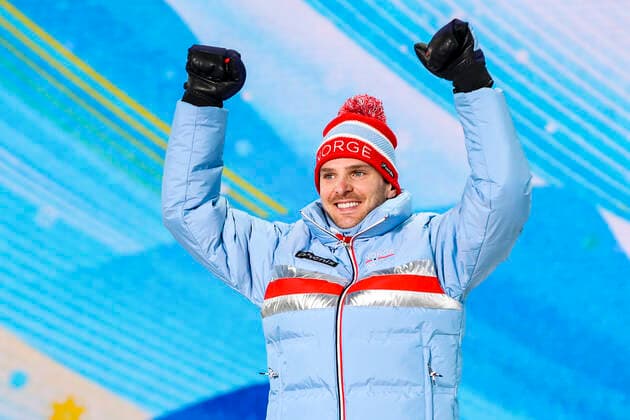 OLYMPICS - Winter Olympic Games, Olympische Spiele, Olympia, OS Beijing 2022 ZHANGJIAKOU,CHINA,10.FEB.22 - OLYMPICS, NORDIC SKIING, NORDIC COMBINED, CROSS COUNTRY - Winter Olympic Games Beijing 2022, 10km Gundersen, men, award ceremony. Image shows Joergen Graabak (NOR).. GEPAxpictures xPatrickxSteiner