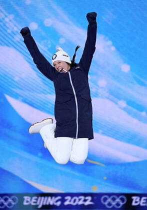 (220210) -- ZHANGJIAKOU, Feb. 10, 2022 -- Silver medalist Kerttu Niskanen of Finland reacts during the awarding ceremony of cross-country skiing women s 10km classic at Zhangjiakou Medals Plaza of the Winter Olympics in Zhangjiakou, north China s Hebei Province, Feb. 10, 2022. ) (BEIJING2022)CHINA- ZHANGJIAKOU-OLYMPIC Winter games, Winterspiele,Spiele, Summer games AWARDING CEREMONY (CN) DaixTianfang 