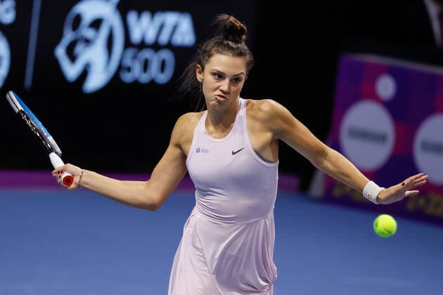 St. Petersburg Ladies Trophy 2022 - Day Four Jaqueline Cristian of Romania returns the ball to Aliaksandra Sasnovich of Belarus during the women s singles Round of 16 match of the WTA, Tennis Damen 500 St. Petersburg Ladies Trophy 2022 International Tennis Tournament on February 10, 2022 at the Sibur Arena in Saint Petersburg, Russia. Saint Petersburg Russia  Copyright: xMikexKireevx originalFilename:kireev-stpeters220210_nppt6.jpg