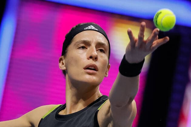 St. Petersburg Ladies Trophy 2022 - Day Four Andrea Petkovic of Germany serves the ball to Jelena Ostapenko of Latvia during the women s singles Round of 16 match of the WTA, Tennis Damen 500 St. Petersburg Ladies Trophy 2022 International Tennis Tournament on February 10, 2022 at the Sibur Arena in Saint Petersburg, Russia. Saint Petersburg Russia  Copyright: xMikexKireevx originalFilename:kireev-stpeters220210_npOMJ.jpg