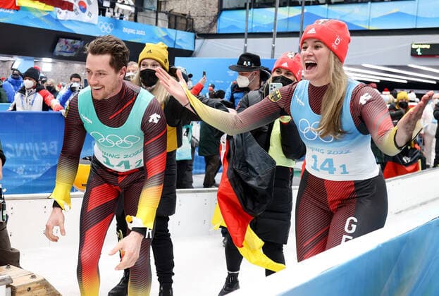OLYMPICS - Winter Olympic Games, Olympische Spiele, Olympia, OS Beijing 2022 YANQING,CHINA,10.FEB.22 - OLYMPICS, LUGE - Winter Olympic Games Beijing 2022, team event, relay. Image shows Johannes Ludwig and Natalie Geisenberger (GER).  GEPAxpictures xHaraldxSteiner