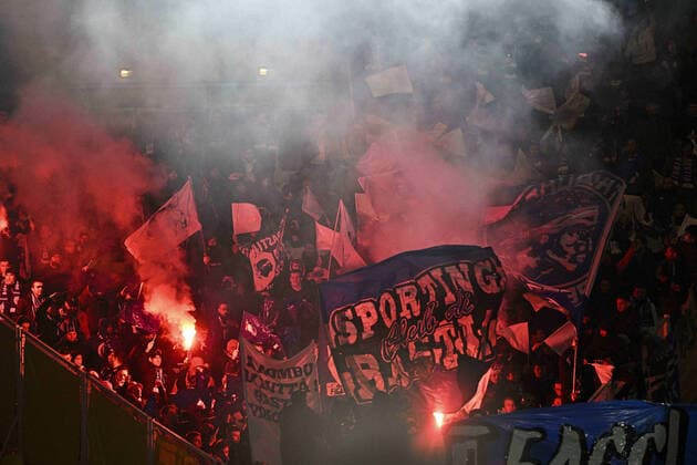 Supporters du SC Bastia Fumigenes FOOTBALL : FC Nantes vs SC Bastia - Coupe de France - 10 02 2022 JBAutissier Panoramic 