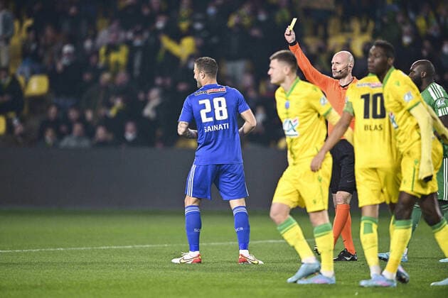 carton jaune de Antony Gautier - Arbitre pour Joris Sainati (Bastia) FOOTBALL : FC Nantes vs SC Bastia - Coupe de France - 10 02 2022 JBAutissier Panoramic 