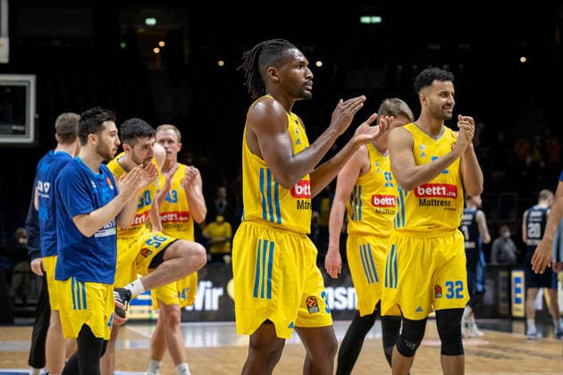 Sport Bilder des Tages Basketball Berlin 02.02.2022 Saison 2021 2022 Euroleague Regular Season Alba Berlin - Zenit St. Petersburg Jaleen Smith (Alba Berlin, No.03) Jubel und andere