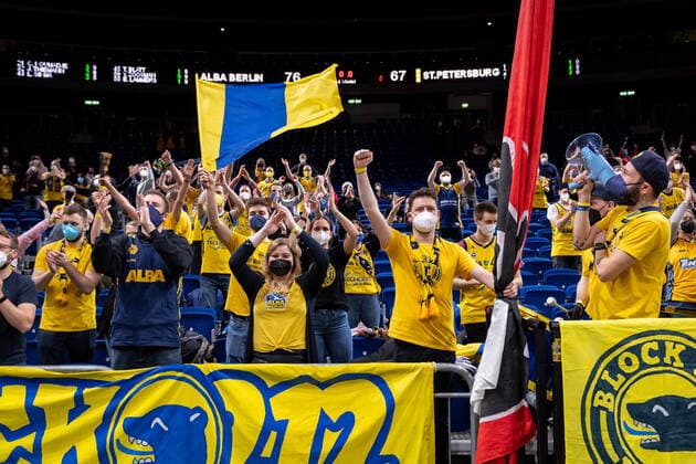 Basketball Berlin 02.02.2022 Saison 2021 2022 Euroleague Regular Season Alba Berlin - Zenit St. Petersburg Jubel Alba Fans