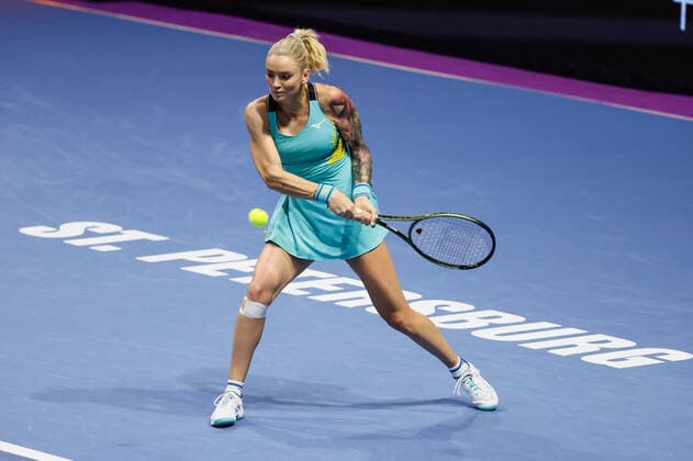 St. Petersburg Ladies Trophy 2022 - Quarter-Finals Tereza Martincova of Czech Republic returns the ball to Irina-Camelia Begu of Romania during the women s singles quarterfinal match of the WTA, Tennis Damen 500 St. Petersburg Ladies Trophy 2022 International Tennis Tournament on February 11, 2022 at the Sibur Arena in Saint Petersburg, Russia. Saint Petersburg Russia  Copyright: xMikexKireevx originalFilename:kireev-stpeters220211_np5Od.jpg