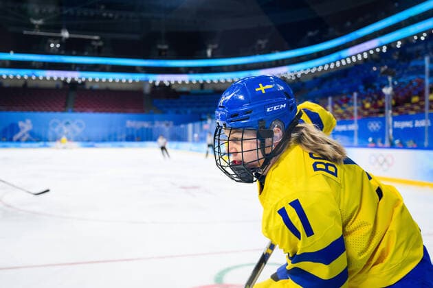 220211 Josefin Bouveng of Sweden in an Ice hockey, Eishockey quarter final game between Canada and Sweden during day 7 of the 2022 Winter Olympics on February 11, 2022 in Beijing. Photo: Maxim Thore BILDBYRAN kod MT MT0318 ishockey ice hockey Olympic Games, Olympische Spiele, Olympia, OS olympics winter olympics os ol olympiska spel vinter-os olympiske leker peking peking 2022 beijing 2022 beijing 2022 olympic games beijing 2022 winter olympic games peking-os beijing-ol vinter-ol 7 bbeng dam kvartsfinal sverige sweden kanada Copyright: MAXIMxTHORE BB220211MT113