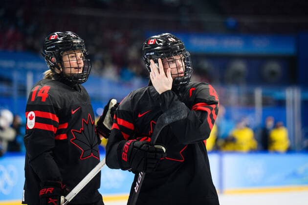 220211 Renata Fast and Blayre Turnbull of Canada in an Ice hockey, Eishockey quarter final game between Canada and Sweden during day 7 of the 2022 Winter Olympics on February 11, 2022 in Beijing. Photo: Maxim Thore BILDBYRAN kod MT MT0318 ishockey ice hockey Olympic Games, Olympische Spiele, Olympia, OS olympics winter olympics os ol olympiska spel vinter-os olympiske leker peking peking 2022 beijing 2022 beijing 2022 olympic games beijing 2022 winter olympic games peking-os beijing-ol vinter-ol 7 bbeng dam kvartsfinal sverige sweden kanada Copyright: MAXIMxTHORE BB220211MT117