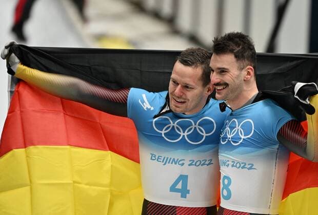 Bilder des Jahres 2022, Sport 02 Februar Sport Themen der Woche KW06 ?hina Olympics 2022 Skeleton Men 8111643 11.02.2022 Gold medalist Germany s Christopher Grotheer and silver medalist Germany s Axel Jungk celebrate after the men s skeleton heats during the Beijing 2022 Winter Olympic Games, Olympische Spiele, Olympia, OS at the National Sliding Centre in Yanqing, China. Vladimir Astapkovich Sputnik Yanqing China  Copyright: xVladimirxAstapkovichx