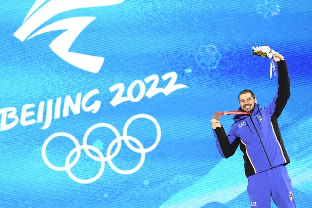 IPP20220210 Winter Olympic Games, Olympische Spiele, Olympia, OS 2022: Snowboard, Men s Snowboard Cross, Omar Visintin (ITA) con la medaglia di bronzo (Verwendung nur in Deutschland - GERMANY ONLY) *** IPP20220210 Winter Olympic Games 2022 Snowboard, Men s Snowboard Cross, Omar Visintin ITA con la medaglia di bronzo Use only in Germany GERMANY ONLY 