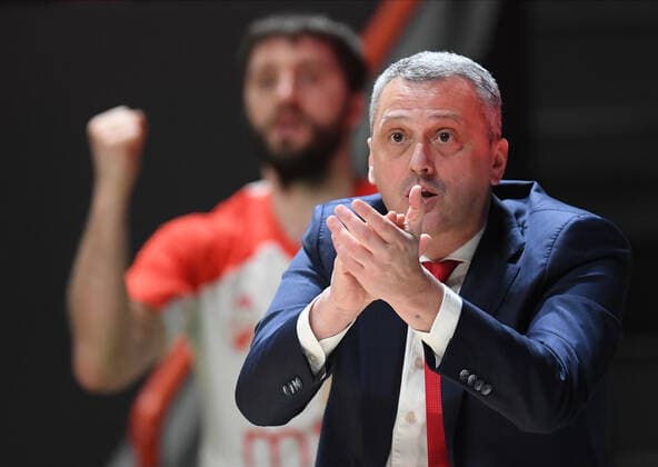 Russia Basketball Euroleague UNICS - Crvena Zvezda 8111814 11.02.2022 Crvena Zvezda s head coach Dejan Radonjic during the Euroleague basketball match between UNICS Kazan and Crvena Zvezda Belgrade, in Kazan, Russia s Republic of Tatarstan, Russia. Maksim Bogodvid Sputnik Kazan Republic of Tatarstan Russia  Copyright: xMaksimxBogodvidx