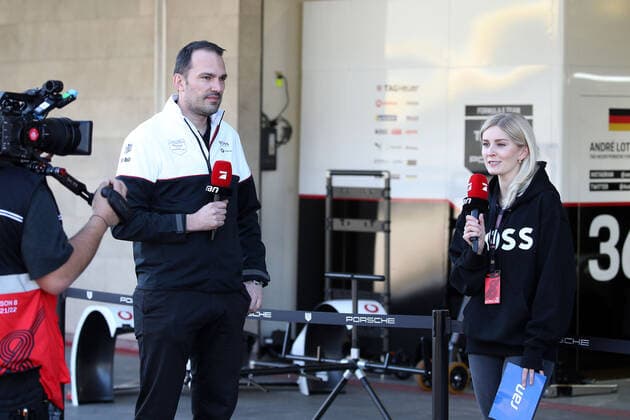 Florian Modlinger (GER) Leiter Fomel E, TAG Heuer Porsche und Lisa Hoffmann (GER) Pro7 & ran- Reporterin, Formel E FIA Weltmeisterschaft, Saison 8, Mexiko- City E- Prix, 11.02.2022, MEX, TV, Fernsehen, Interview,