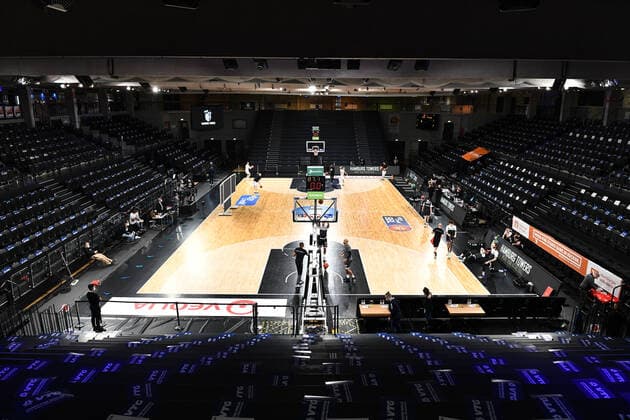 Basketball I Herren I Saison 2021-2022 I BBL I 21. Spieltag I Hamburg Towers - S.OLIVER WÜRZBURG I 11.02.2022 Halle Edel-optics Basketball Feld Hamburg edel-optics.de Arena Hamburg Deutschland Copyright: xLobeca AndreasxHannigx