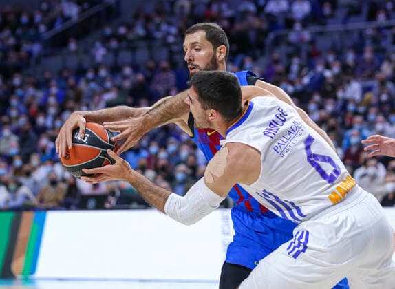 11th February 2022; Wizink Center; Madrid; Spain; Turkish Airlines Euroleague Basketball; Real Madrid vs FC Barcelona, Barca Barca; Nikola Mirotic (Barca) and Alberto Abalde (Madrid) Madrid Madrid Spain Baloncesto Copyright: xAlbaxPachecox xAgenciaxLOFx
