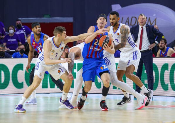 11th February 2022; Wizink Center; Madrid; Spain; Turkish Airlines Euroleague Basketball; Real Madrid vs FC Barcelona, Barca Barca; Fabien Causeur, Adam Hanga (Madrid) and Kyle Kuric (Barca) Madrid Madrid Spain Baloncesto Copyright: xAlbaxPachecox xAgenciaxLOFx