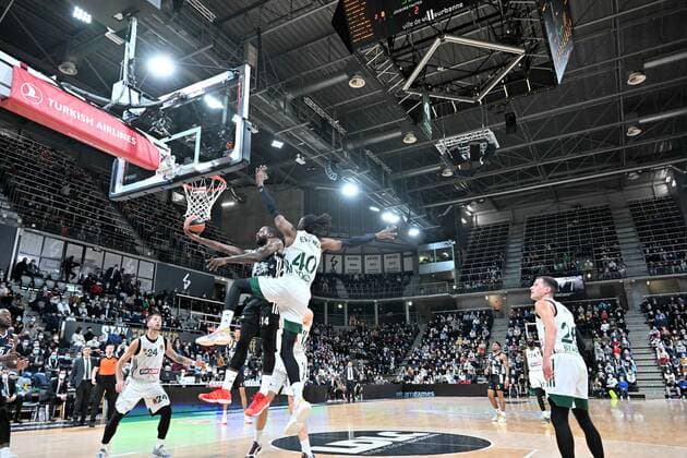 James Gist (asvel) vs Jeremy Evans (panathinaikos) BASKETBALL : LDLC ASVEL vs Panathinaikos AthÂnes - Euroligue - 11 02 2022 FredericChambert Panoramic 