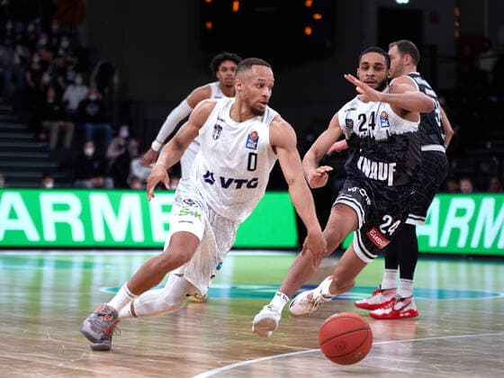 Hamburg Towers vs. s.Oliver Wuerzburg, 1. Bundesliga, Basketball, easycredit BBL, edel-optics.de Arena, Spielzeit 2021 2022, 21.Spieltag, 11.02.2022 Foto:EIBNER Stephanie Zerbe Hamburg Towers vs. s.Oliver Wuerzburg, 1. Bundesliga, Basketball, easycredit BBL, Spielzeit 2021 2022, 21.Spieltag, 11.02.2022 Hamburg Copyright: xStephaniexZerbe xEibner-Pressefox EP_SZE