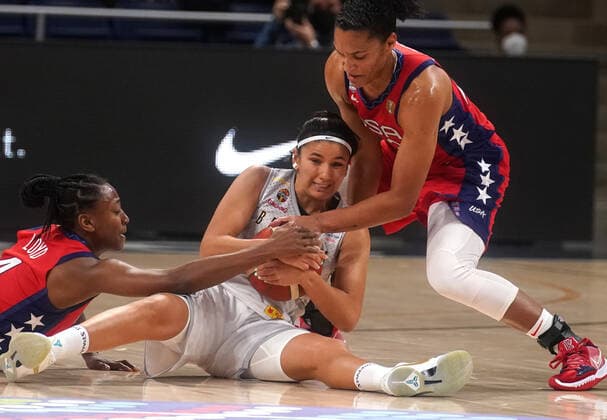 USA s Jewell Loyd and Belgium s Hind Ben Abdelkader fight for the ball during a basketball match between the Belgian Cats and the United States, a qualifier for the World Cup later this year, at Washington D.C. in the United States, Friday 11 February 2022. The Cats will be playing two World Cup qualifiers in Washington DC, US, and one in Santo Domingo, Dominican Republic. TONYxQUINN  x9089497x