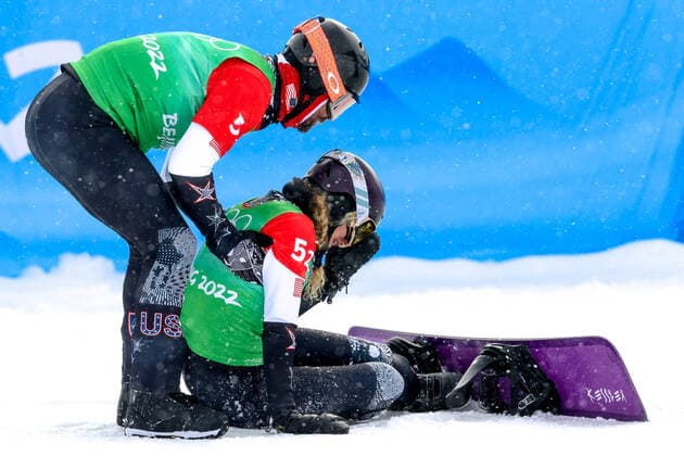 Bilder des Jahres 2022, Sport 02 Februar Sport Themen der Woche KW06 ZHANGJIAKOU, CHINA - FEBRUARY 12, 2022: Nick Baumgartner (L) and Lindsey Jacobellis of the USA react as they win the mixed team snowboard cross big final at the 2022 Winter Olympic Games, Olympische Spiele, Olympia, OS at Genting Snow Park. Stanislav Krasilnikov TASS  TS122913
