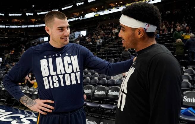 Juancho Hernangomez (L) of Spain talks with Gary Harris (R) of the Orlando Magic during warms ups, before an NBA, Basketball Herren, USA game, in Vivint Smart Home Arena in Salt Lake City, Utah, USA, 11 February 2022. Hernangomez was traded to the Jazz from San Antonio. Utah Jazz - Orlando Magic !ACHTUNG: NUR REDAKTIONELLE NUTZUNG!  Copyright: xGEORGExFREYx AME5162 20220212-40c7fe09e29a4f10c62a9a0179c157269c54bb20006