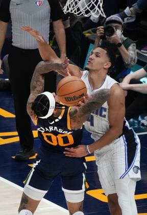 Jordan Clarkson (L) of the Utah jazz is fouled by Jalen Suggs of the Orland Magic during a NBA, Basketball Herren, USA game between Utah Jazz and Orlando Magic, at the Vivint Smart Home Arena in Salt Lake City, Utah, USA, 11 February 2022. Utah Jazz - Orlando Magic !ACHTUNG: NUR REDAKTIONELLE NUTZUNG!  Copyright: xGEORGExFREYx AME5201 20220212-ce7204616dd77eedf9b7e34186caed31910ac65d