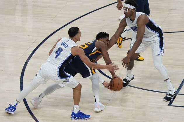 Donovan Mitchell of the Utah Jazz in action against Jalen Suggs (L) and Wendell Carter (R) of the Orland Magic during a NBA, Basketball Herren, USA game between Utah Jazz and Orlando Magic, at the Vivint Smart Home Arena in Salt Lake City, Utah, USA, 11 February 2022. Utah Jazz - Orlando Magic !ACHTUNG: NUR REDAKTIONELLE NUTZUNG!  Copyright: xGEORGExFREYx AME5206 20220212-127680567cf151c39c243b76f16534913efdbef3