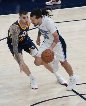 Juancho Hernangomez (L) of the Utah Jazz defends Cole Anthony of the Orlando Magic during a NBA, Basketball Herren, USA game between Utah Jazz and Orlando Magic, at the Vivint Smart Home Arena in Salt Lake City, Utah, USA, 11 February 2022. Hernangomez was traded to the Jazz from San Antonio. Utah Jazz - Orlando Magic !ACHTUNG: NUR REDAKTIONELLE NUTZUNG!  Copyright: xGEORGExFREYx AME5200 20220212-3d8d3c38e94286306410914e7f8960335ab641b5
