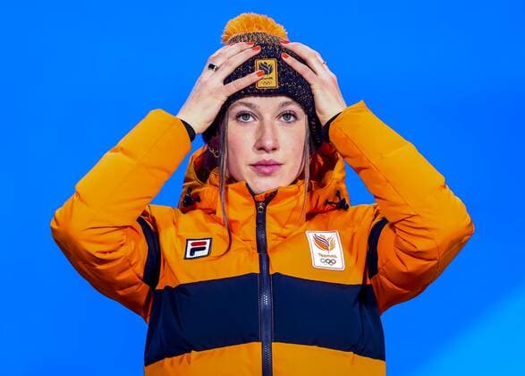 BEIJING Suzanne Schulting is honored at Medal Plaza for her gold medal in the 1000 meters on the eighth day of the 2022 Winter Olympics in Beijing, China. Schulting has become Olympic short track champion for the second time in a row at this distance. ANP VINCENT JANNINK xVIxANPxSportx xxANPxIVx