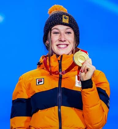 BEIJING Suzanne Schulting is honored at Medal Plaza for her gold medal in the 1000 meters on the eighth day of the 2022 Winter Olympics in Beijing, China. Schulting has become Olympic short track champion for the second time in a row at this distance. ANP VINCENT JANNINK xVIxANPxSportx xxANPxIVx