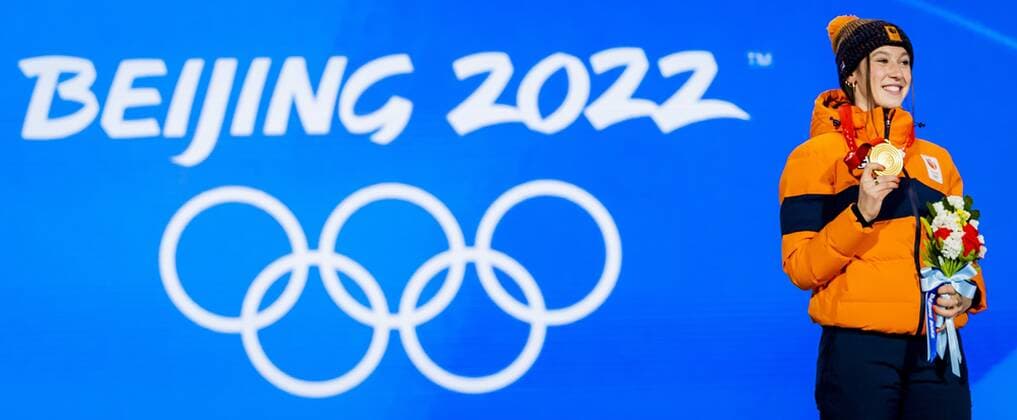 BEIJING Suzanne Schulting is honored at Medal Plaza for her gold medal in the 1000 meters on the eighth day of the 2022 Winter Olympics in Beijing, China. Schulting has become Olympic short track champion for the second time in a row at this distance. ANP VINCENT JANNINK xVIxANPxSportx xxANPxIVx