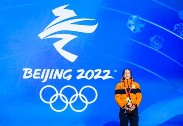 BEIJING Suzanne Schulting is honored at Medal Plaza for her gold medal in the 1000 meters on the eighth day of the 2022 Winter Olympics in Beijing, China. Schulting has become Olympic short track champion for the second time in a row at this distance. ANP VINCENT JANNINK xVIxANPxSportx xxANPxIVx