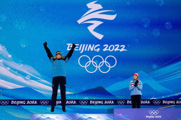 220212 Elvira Öberg at the medal ceremony for women?s biathlon 7,5 km sprint during day 8 of the 2022 Winter Olympics on February 12, 2022 in Zhangjiakou. Photo: Vegard Grott BILDBYRAN kod VG VG0239 Olympic Games, Olympische Spiele, Olympia, OS olympics winter olympics os ol olympiska spel vinter-os olympiske leker peking peking 2022 beijing 2022 beijing 2022 olympic games beijing 2022 winter olympic games peking-os beijing-ol vinter-ol bbeng medaljeseremoni medaljceremoni medal ceremony Sverige Sweden Copyright: VEGARDxGRoTT BB220212VG055
