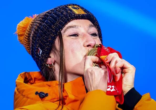 BEIJING Suzanne Schulting is honored at Medal Plaza for her gold medal in the 1000 meters on the eighth day of the 2022 Winter Olympics in Beijing, China. Schulting has become Olympic short track champion for the second time in a row at this distance. ANP VINCENT JANNINK xVIxANPxSportx xxANPxIVx