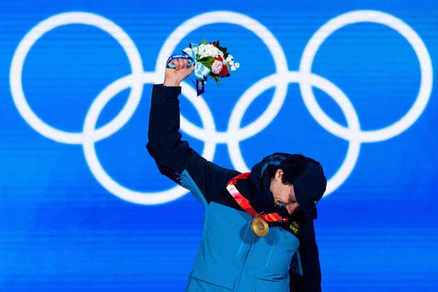220212 Nils van der Poel with his gold medal at the medal ceremony for men s Speed skating, Eisschnelllauf during day 8 of the 2022 Winter Olympics on February 12, 2022 in Beijing. Photo: Mathias Bergeld BILDBYRAN kod MB MB0332 skridskor speed skating Olympic Games, Olympische Spiele, Olympia, OS olympics winter olympics os ol olympiska spel vinter-os olympiske leker peking peking 2022 beijing 2022 beijing 2022 olympic games beijing 2022 winter olympic games peking-os beijing-ol vinter-ol 8 bbeng medaljceremoni medal ceremony Sverige Sweden Copyright: MATHIASxBERGELD BB220212MB067