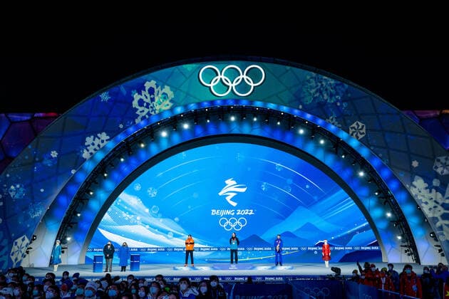 220212 Patrick Roest of Netherlands, Nils van der Poel of Sweden and Davide Ghiotto of Italy at the medal ceremony for men s Speed skating, Eisschnelllauf during day 8 of the 2022 Winter Olympics on February 12, 2022 in Beijing. Photo: Mathias Bergeld BILDBYRAN kod MB MB0332 skridskor speed skating Olympic Games, Olympische Spiele, Olympia, OS olympics winter olympics os ol olympiska spel vinter-os olympiske leker peking peking 2022 beijing 2022 beijing 2022 olympic games beijing 2022 winter olympic games peking-os beijing-ol vinter-ol 8 bbeng medaljceremoni medal ceremony Copyright: MATHIASxBERGELD BB220212MB087