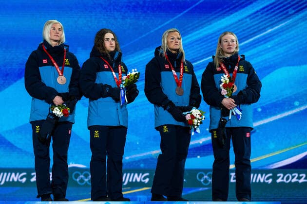 220212 Jonna Sundling, Maja Dahlqvist, Ebba Andersson and Frida Karlsson of Sweden with bronze medals at the medal ceremony for women?s cross-country skiing 4x5 km relay during day 8 of the 2022 Winter Olympics on February 12, 2022 in Zhangjiakou. Photo: Vegard Grott BILDBYRAN kod VG VG0239 Olympic Games, Olympische Spiele, Olympia, OS olympics winter olympics os ol olympiska spel vinter-os olympiske leker peking peking 2022 beijing 2022 beijing 2022 olympic games beijing 2022 winter olympic games peking-os beijing-ol vinter-ol bbeng medaljeseremoni medaljceremoni medal ceremony Sverige Sweden Copyright: VEGARDxGRoTT BB220212VG079