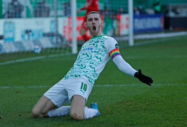 12.02.2022,1. Bundesliga, 22.Spieltag, Greuther Fuerth vs Hertha Berlin Fussball, im Bild: Branimir Hrgota (Greuther Fuerth) jubelt zum 1:0 *** 12 02 2022,1 Bundesliga, 22 Spieltag, Greuther Fuerth vs Hertha Berlin football, sports, in picture Branimir Hrgota Greuther Fuerth cheers to 1 0