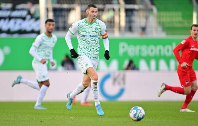 Fußball Bundesliga, 12.02.2022, Saison 2021 2022 - SpVgg Greuther Fürth - Hertha BSC Berlin - Branimir Hrgota (10. SpVgg Greuther Fürth )