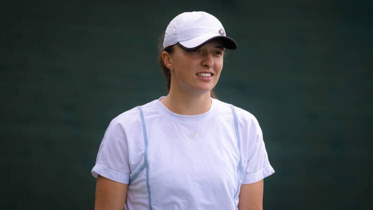 February 12, 2022, DUBAI, UNITED ARAB EMIRATES: Iga Swiatek of Poland during practice ahead of the 2022 Dubai Duty Free Tennis Championships WTA, Tennis Damen 1000 tennis tournament DUBAI UNITED ARAB EMIRATES - ZUMAa181 20220212_zaa_a181_105 Copyright: xRobxPrangex
