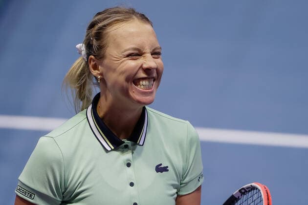 St. Petersburg Ladies Trophy 2022 - Semi-Finals Anett Kontaveit of Estonia celebrates victory over Jelena Ostapenko of Latvia during the women s singles semifinal match of the WTA, Tennis Damen 500 St. Petersburg Ladies Trophy 2022 International Tennis Tournament on February 12, 2022 at the Sibur Arena in Saint Petersburg, Russia. Saint Petersburg Russia  Copyright: xMikexKireevx originalFilename:kireev-stpeters220212_npd9e.jpg