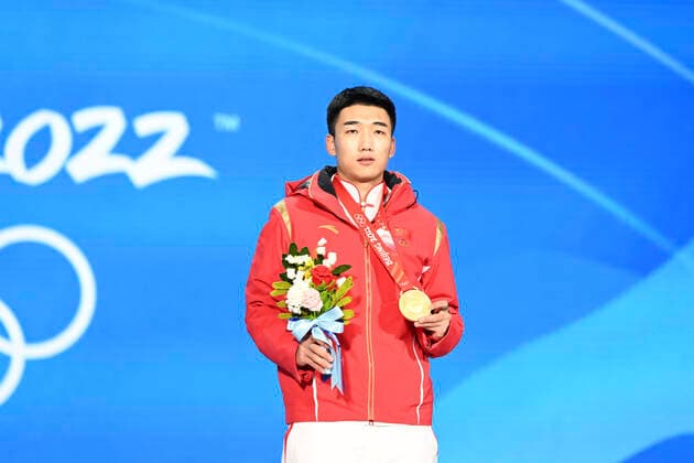BEIJING, CHINA - FEBRUARY 12: Gold medallist Tingyu Gao of Team China celebrates during the Men s 500m medal ceremony on Day 8 of the Beijing 2022 Winter Olympic Games, Olympische Spiele, Olympia, OS at Beijing Medal Plaza on February 12, 2022 in Beijing, China.  Copyright: xVCGx CFP111368929299 