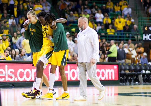 February 12 2022: Baylor Bears teammates helps Baylor Bears forward Jonathan Tchamwa Tchatchoua (23) off the court during the 1st half of the NCAA, College League, USA Basketball game between the Texas Longhorns and Baylor Bears at Ferrell Center in Waco, Texas. CSM Waco US - ZUMAc04_ 20220212_zaf_c04_109 Copyright: xMatthewxLynchx