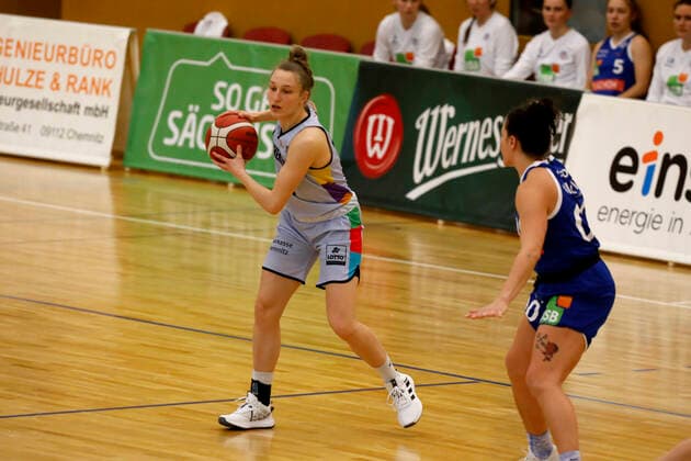 12.02.2022, 2. Toyota Damen Basketball Bundesliga Nord, DBBL, Saison 2021 2022, Damen, Chemcats Chemnitz - VFL Viactiv-Astroladies Bochum Lucile Peroche, ChemCats Chemnitz Chemnitz Sporthalle am Schlossteich Sachsen Germany