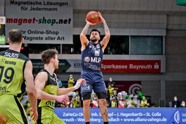 medi bayreuth - MLP Heidelberg , Basketball, Bundesliga, BBL, Spieltag 21, Spielzeit 2021 2022, 13.02.2022 6 Wohlrath Kevin (medi Bayreuth) 15 Geist, Jordan (MLP Heidelberg) medi bayreuth - MLP Heidelberg , Basketball, Bundesliga, BBL, Spieltag 21, Spielzeit 2021 2022, 13.02.2022 Bayreuth Copyright: xEibner-Pressefoto ThorstenxOchsx EP_TOS