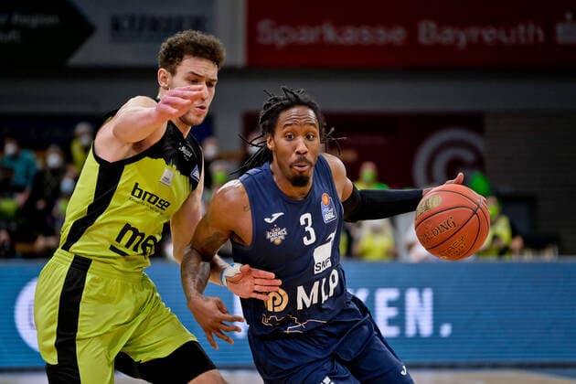 medi bayreuth - MLP Heidelberg , Basketball, Bundesliga, BBL, Spieltag 21, Spielzeit 2021 2022, 13.02.2022 6 Wohlrath Kevin (medi Bayreuth) 3 Lowery, Robert (MLP Heidelberg) medi bayreuth - MLP Heidelberg , Basketball, Bundesliga, BBL, Spieltag 21, Spielzeit 2021 2022, 13.02.2022 Bayreuth Copyright: xEibner-Pressefoto ThorstenxOchsx EP_TOS