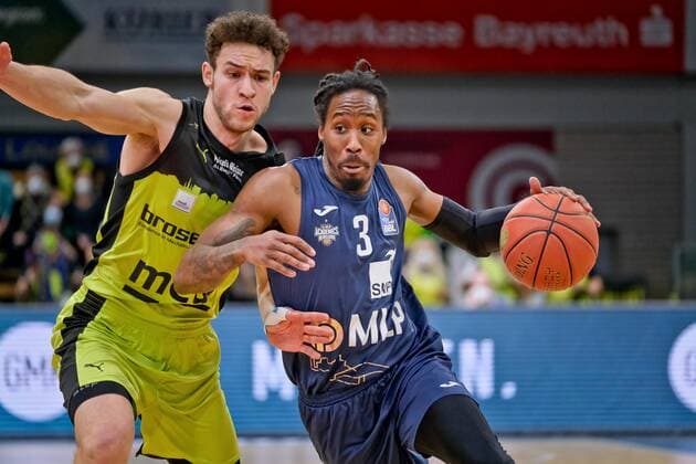 medi bayreuth - MLP Heidelberg , Basketball, Bundesliga, BBL, Spieltag 21, Spielzeit 2021 2022, 13.02.2022 6 Wohlrath Kevin (medi Bayreuth) 3 Lowery, Robert (MLP Heidelberg) medi bayreuth - MLP Heidelberg , Basketball, Bundesliga, BBL, Spieltag 21, Spielzeit 2021 2022, 13.02.2022 Bayreuth Copyright: xEibner-Pressefoto ThorstenxOchsx EP_TOS