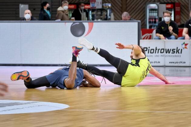 medi bayreuth - MLP Heidelberg , Basketball, Bundesliga, BBL, Spieltag 21, Spielzeit 2021 2022, 13.02.2022 3 Lowery, Robert (MLP Heidelberg) 10 Doreth Bastian (medi Bayreuth) medi bayreuth - MLP Heidelberg , Basketball, Bundesliga, BBL, Spieltag 21, Spielzeit 2021 2022, 13.02.2022 Bayreuth Copyright: xEibner-Pressefoto ThorstenxOchsx EP_TOS