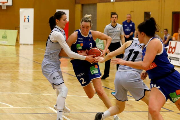 12.02.2022, 2. Toyota Damen Basketball Bundesliga Nord, DBBL, Saison 2021 2022, Damen, Chemcats Chemnitz - VFL Viactiv-Astroladies Bochum Leonie Bleker, VFL Viactiv-Astroladies Bochum Chemnitz Sporthalle am Schlossteich Sachsen Germany